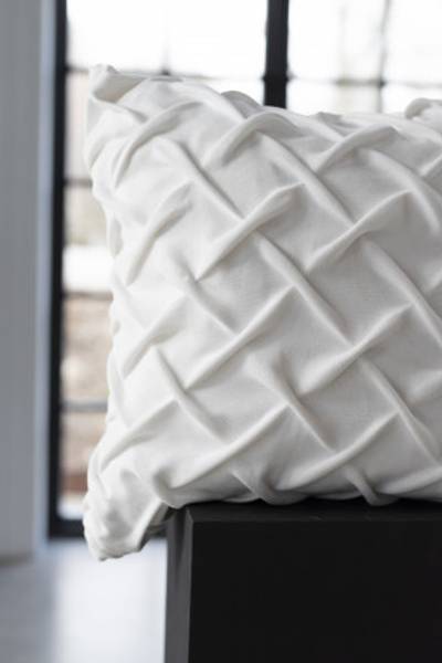 Pynteputetrekk  Joanna Off White.