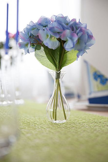 Hovedbilde Blomstervase, liten, i glass.