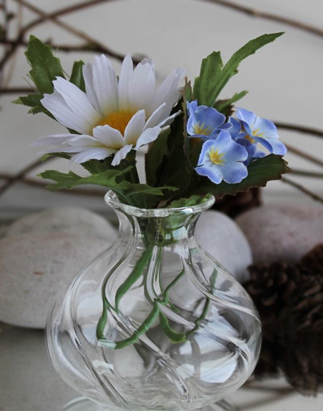 Bordpynt. Minivase i klart glass, fra Edelweiss.