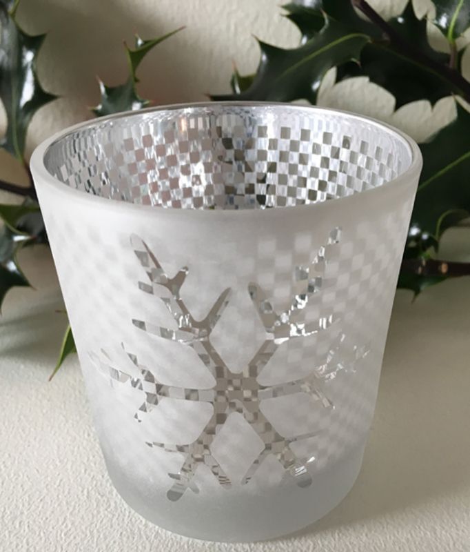 Telysglass, sølvrutet, med snøstjerne motiv.